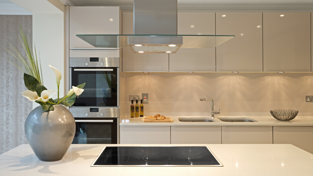 Tendências de Decoração para Cozinhas em 2025: Acabamentos Metálicos e Muito Mais